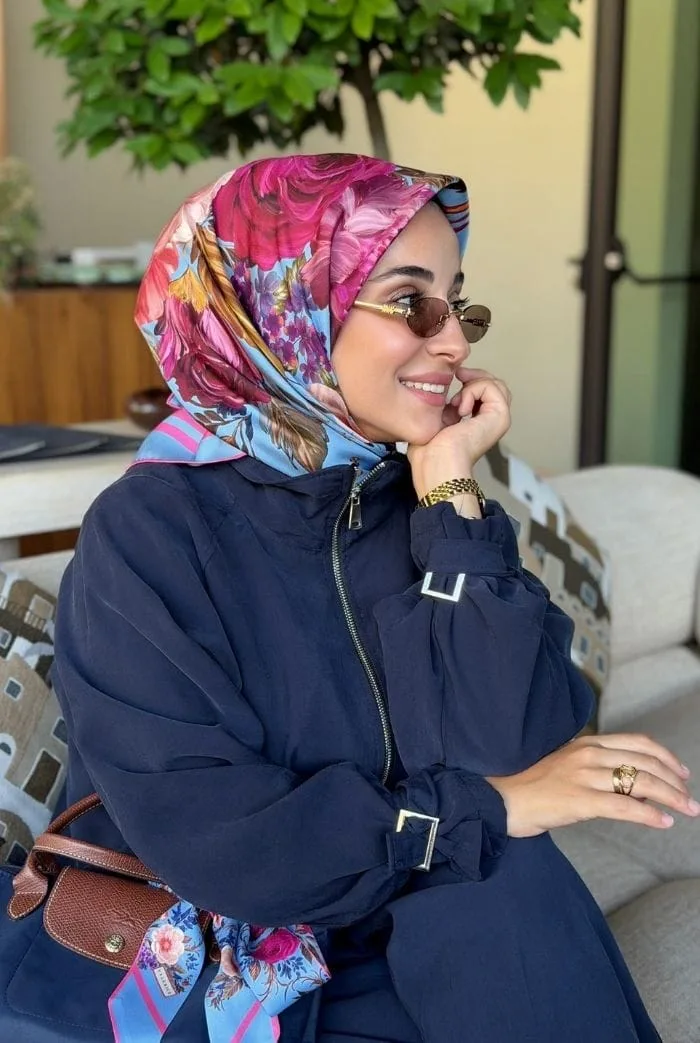 Büyük Çiçek Desenli  %100 Twill İpek / Mavi Eşarp