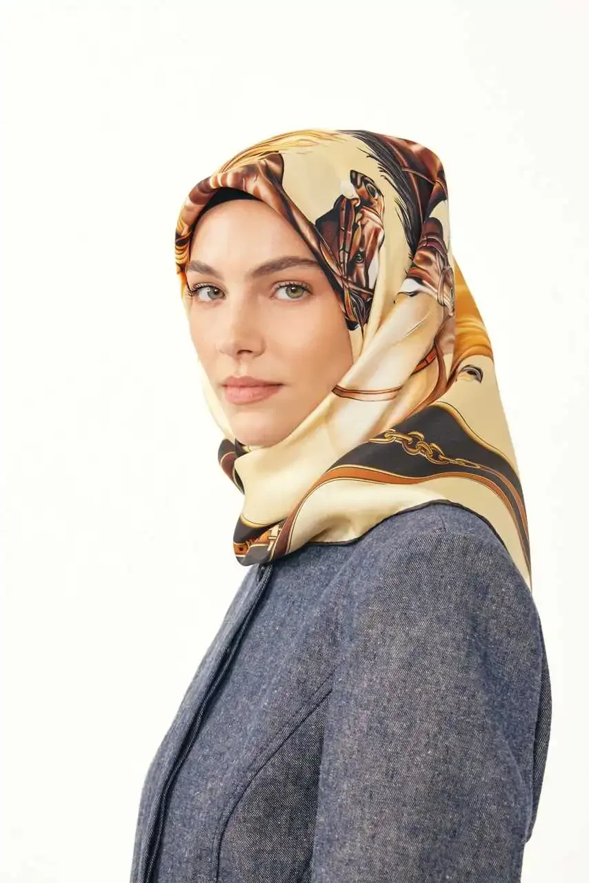 Atlar Desenli %100 Twill İpek / Krem Eşarp
